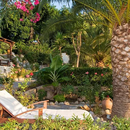 Yiannis Retreat Guest house 2*